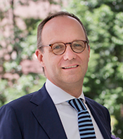 Dr. Axel Baur Dr. Axel Baur